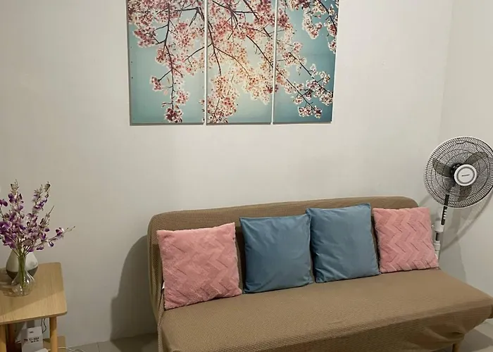 Walking Distance To Mall Of - Spacious With Hot Shower And Balcony