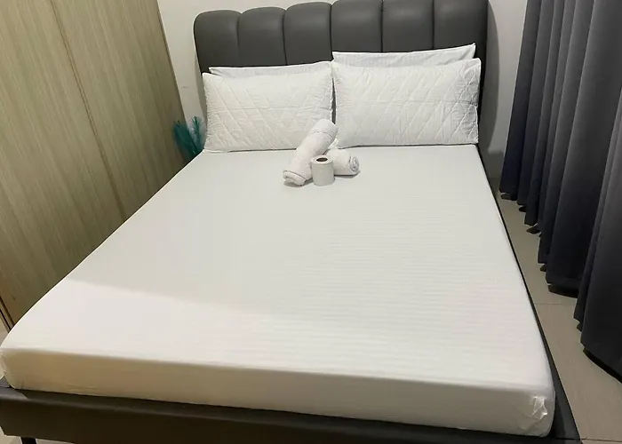 Walking Distance To Mall Of - Spacious With Hot Shower And Balcony 4* Manila