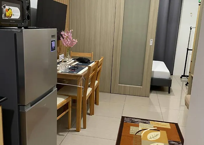 Walking Distance To Mall Of - Spacious With Hot Shower And Balcony